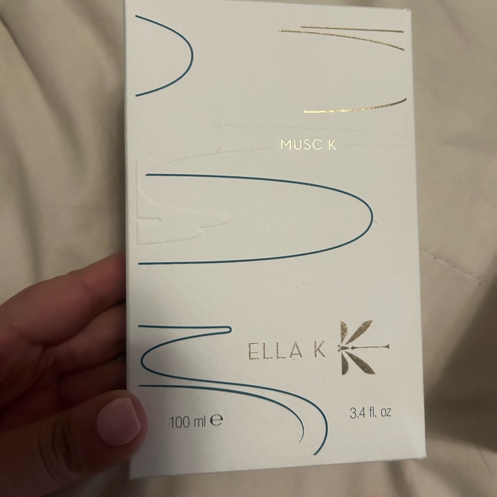 Ella Musc K Fragrance - Elegant White and Gold - Picture 8 of 8